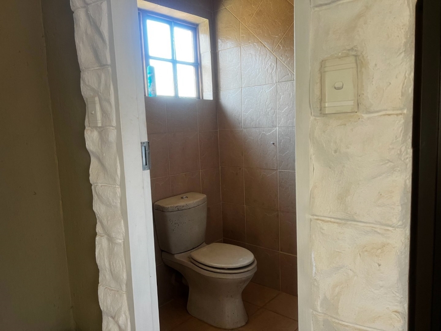 5 Bedroom Property for Sale in De Wildt North West